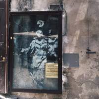 Banksy: Madonna with a Pistol, Neapel, Piazza dei Girolamini